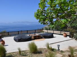 La Casa Di Maryolo Zannel seaside serenity, hotel a Kardhianí