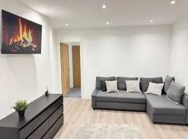 Parking, Self-Check in, Modern Home 3 Bedrooms