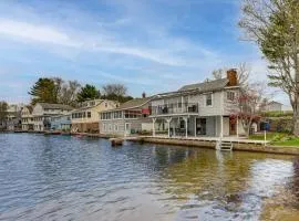 Tranquil Waters Modern Bolton Escape on the Lake