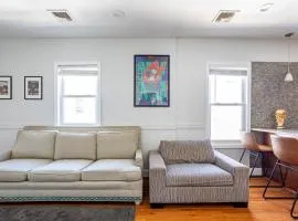 Penthouse 2BR-1BA-4 Beds | NYC | MetLife | Parking