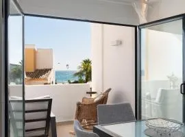 Beachfront Sea views apartment Puerto de Cabopino