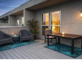 Walk to FIFA World Cup Game, 4 Story Rooftop Loft, Free Parking