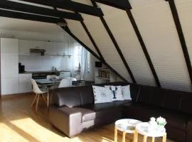 Moderne FeWo mit Balkon in ruhiger Lage