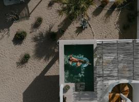 CasaBlancoMadera, hotel en Todos Santos