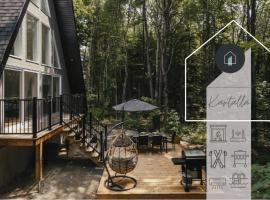 Kartalla - the A frame experience in Tremblant: Saint-Rémi-dʼAmherst şehrinde bir otel