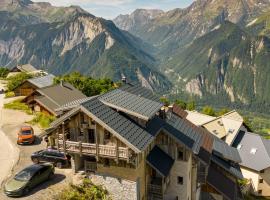 Chalet Le Perchoir, Spa, Sauna, sur les pistes – hotel w mieście Villard-Reculas