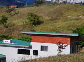 Finca Las Raíces โรงแรมในZarcero