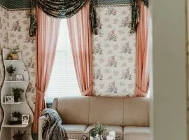 Vintage Downtown Guest Suite