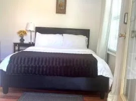 Private Ground -Level Studio Suite