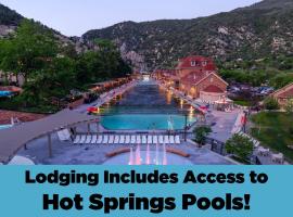 Glenwood Hot Springs Resort, хотел в Гленуд Спрингс