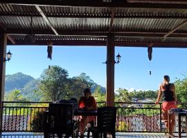 Moon Bungalow 2, hotel u gradu Kelimutu