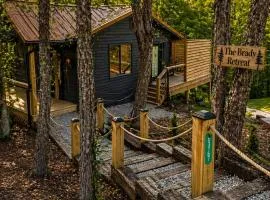 The Brady Retreat Hot tub and pool