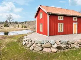 Cozy Home In Holsbybrunn With Wifi