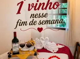 Chalé 1 - Privativo, com Cozinha, Churrasqueira e Decoração - na Pousada Sitio Pauletto