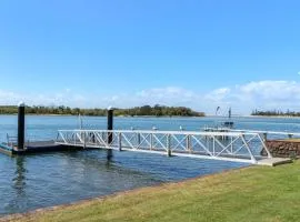 Maroochy Riverfront Escape- Walk to CBD & Ocean St