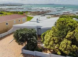 Groot Kabeljou Oceanfront Family Fun In Kleinbaai