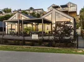 Roam Taupo Lakefront Combined Units 1&2