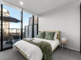Adelaide Central 1BR Apt with Gym, Sleeps 4 Guests