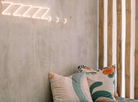 Happiness Hostel Siargao, viešbutis mieste Cheneral Luna