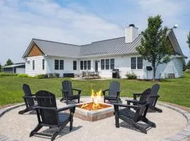 Blossom House- Private 5-Acre Door County Retreat