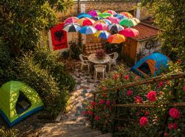 Only Backpacker's Guest House & Inn, hotel a Durrës