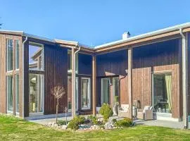 5 Bedroom Nice Home In Konsmo