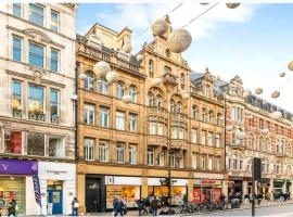 Luxurious 3-Bedroom Condo on Iconic Oxford Street, hotel en Londres