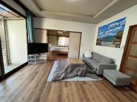 Spacious Private House in Iwakuni,Entire Home, Ideal for Families & Groups,山口県岩国市のまるまる貸切の一軒家