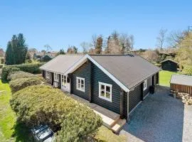 Lovely Log House On Møn