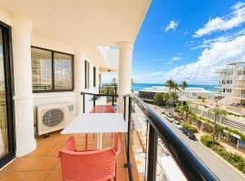 Stylish 1 Bedroom with Private Rooftop Spa at the Aegean