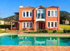 Villa AVRA, готель у місті Драма