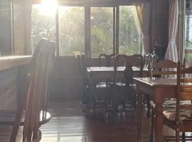 山塚世界遺產山頂咖啡廳住宿 坐擁壯麗景色和璀璨星空