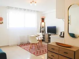 New studio with balcony near Gallieni metro