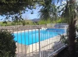 Le Four pour 9 à 11 avec piscine partagée