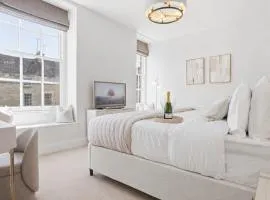 Brand new Tetbury apartment - 2-bed, 2 bath, parking, central location