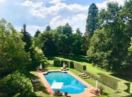 Maison dans un parc, hotel Parentignat városában