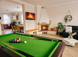 Dom Pod Świerkiem, מלון באוסטרודה