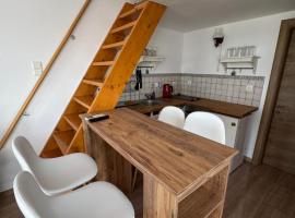 2BR Beachfront Home Sea & Mountain View, Hotel in Samothráki
