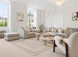 The Residence - Grand 3 Bed apartment, Garden, Parking
