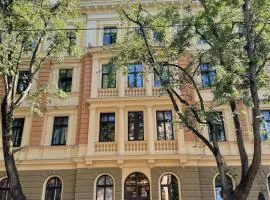 Alunana LUX & Jakuzzi in Quiet centre - 1870's, Near Parks & Old Town