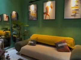 kelly's court – hotel w mieście Ikate