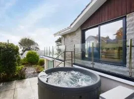 The Gables - Fabulous Views with Hot Tub sleeps 8
