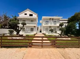 Anatoli deluxe apartments & villa antonis