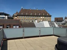 New Penthouse Loft with Rooftop Terrace 50sqm, Hot Tub, Open Kitchen Island, 2 BR, City Center