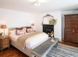 Large Garden Flat sleeps 6 Central Exmouth