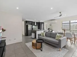 Family Friendly 3 Bedroom Home Near Theme Parks and Shops