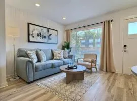 Bright and Vibrant Escape Near Downtown Hotspots