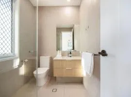 Relaxing 4 Bedroom Home Quiet and Spacious for Families and Groups