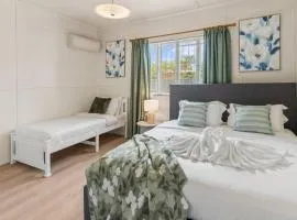 Budget Friendly Stay for 7 Two Minutes Walk to Train