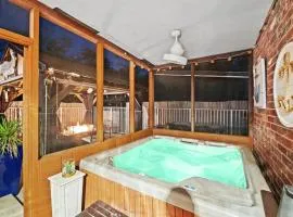 Upgraded Lux Retreat Coconut Creek with Hot Tub and Pool